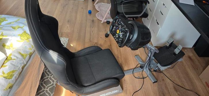 Playseat met Thrustmaster T300RS, Spelcomputers en Games, Spelcomputers | Sony PlayStation Consoles | Accessoires, Zo goed als nieuw