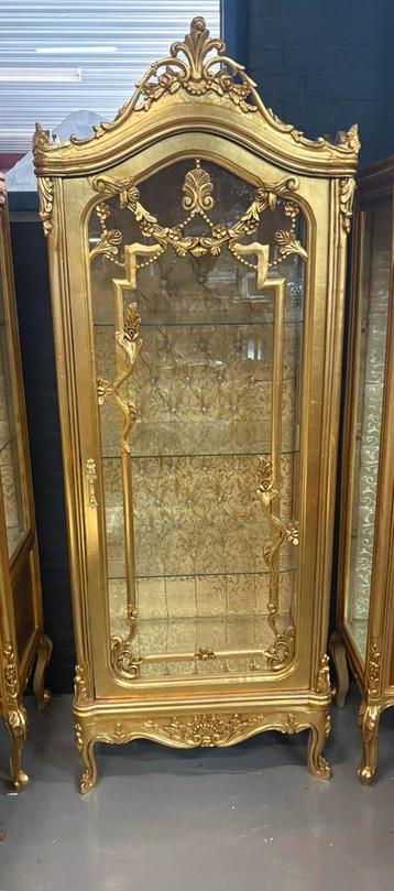 Barok vitrine beschikbaar voor biedingen