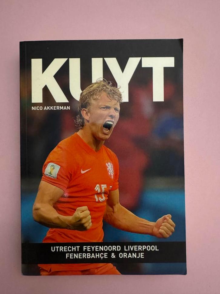 Kuyt - Nico Akkerman - Voetbalbiografie, Boeken, Sportboeken, Zo goed als nieuw, Balsport, Ophalen of Verzenden
