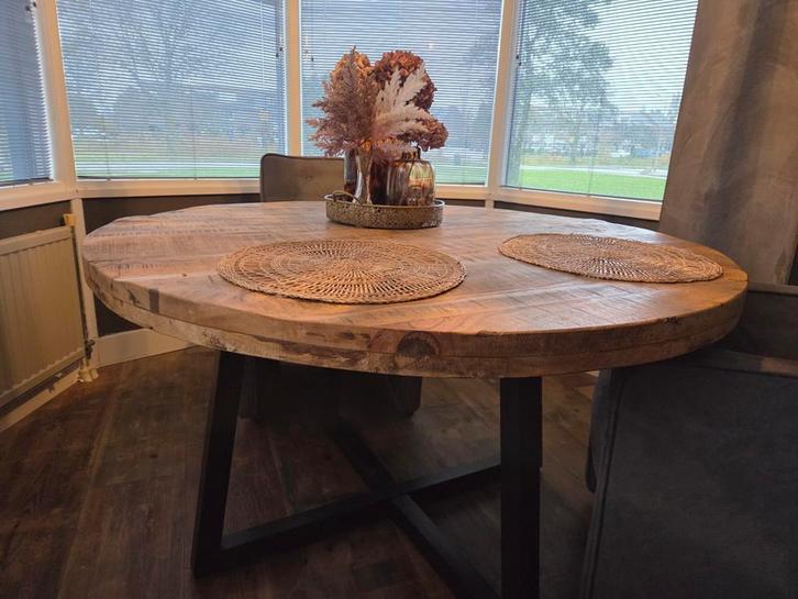 Houten ronde eettafel met metalen poten, Huis en Inrichting, Tafels | Eettafels, Zo goed als nieuw, 100 tot 150 cm, 100 tot 150 cm