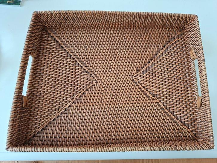 H&M home rechthoekig dienblad handgevlochten rotan, Huis en Inrichting, Woonaccessoires | Dienbladen, Nieuw, Overige materialen