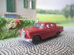 Mercedes Benz W110 190 / 200 D - Brekina Donkerrood, Hobby en Vrije tijd, Modelauto's | 1:87, Ophalen of Verzenden, Zo goed als nieuw