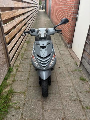 Zip 4t te koop beschikbaar voor biedingen