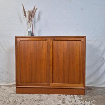 H.W. Klein, Bramin vintage jaren 60 wandmeubel teak kast beschikbaar voor biedingen