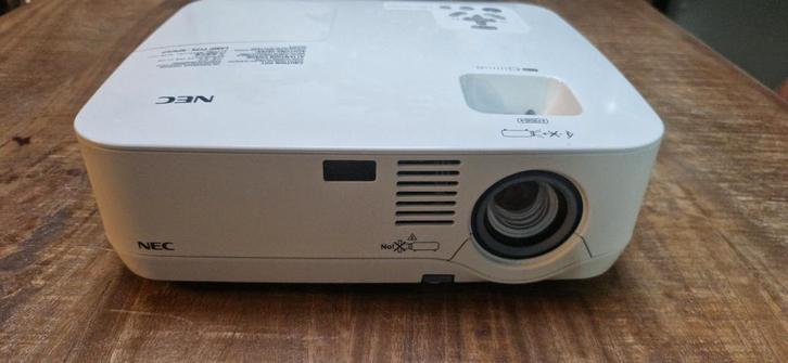 📽️Te koop: NEC NP510W Beamer – Slechts 1000 uur gebruikt📽️, Audio, Tv en Foto, Beamers, Zo goed als nieuw, LCD, Overige resoluties