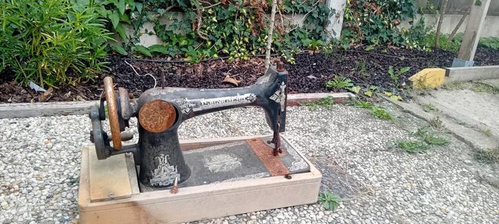 Oude Wetsen Naaimachine - Decoratie/Reparatie, Antiek en Kunst, Antiek | Naaimachines, Ophalen of Verzenden