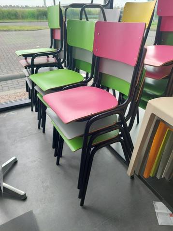 Kantine stoel in diverse kleuren beschikbaar voor biedingen