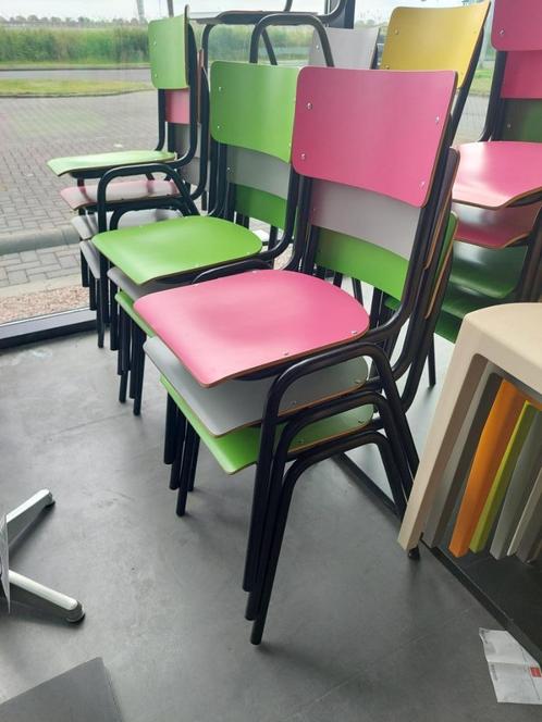 Kantine stoel in diverse kleuren 22x, Huis en Inrichting, Stoelen, Zo goed als nieuw, Vijf, Zes of meer stoelen, Hout, Metaal