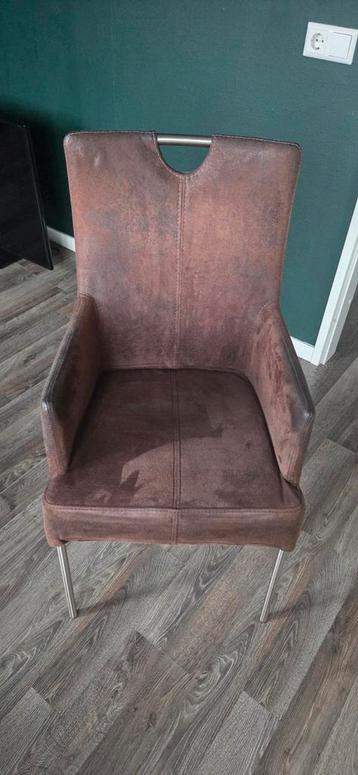 Bruine suede eetkamerstoelen met armleuningen beschikbaar voor biedingen