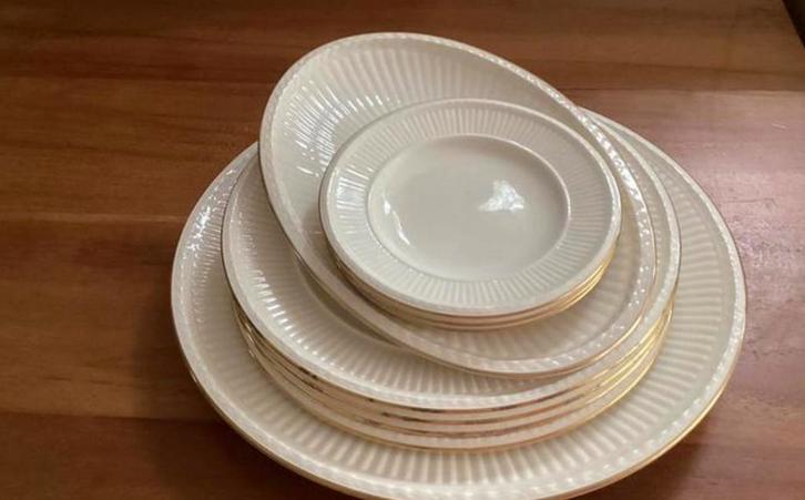 Edme Wedwood jubileum, gouden randje, borden e.d., Antiek en Kunst, Antiek | Servies compleet, Ophalen of Verzenden