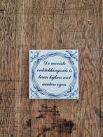 Wandtegel met spreuk blauw wit, Antiek en Kunst, Antiek | Wandborden en Tegels, Ophalen of Verzenden