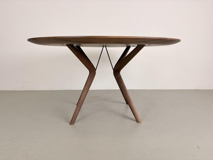 Atrisan Lakri eetkamertafel 140, Europees walnoot, Huis en Inrichting, Tafels | Eettafels, Nieuw, 100 tot 150 cm, 100 tot 150 cm