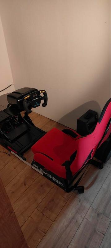 Fanatec Racestuur met Playseat beschikbaar voor biedingen