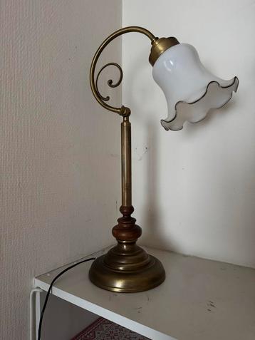 Vintage Tafellamp met Glazen Kap beschikbaar voor biedingen