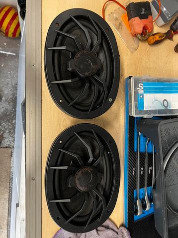 Soundstream 300 watt speakers