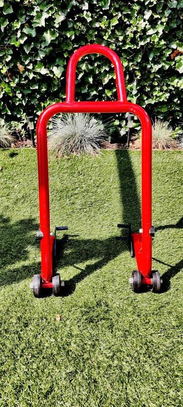 Paddock stand motor beschikbaar voor biedingen