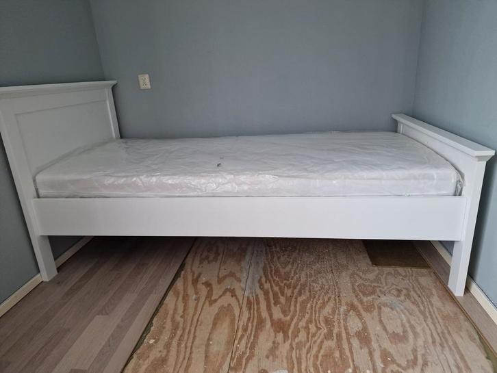 1persoon bed wit lattenbodem matras, Huis en Inrichting, Slaapkamer | Stapelbedden en Hoogslapers, Zo goed als nieuw, Overige typen