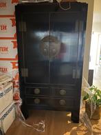 Grote zwarte Chinese kast - 198 cm hoog - massief hout, Antiek en Kunst, Antiek | Meubels | Kasten, Ophalen