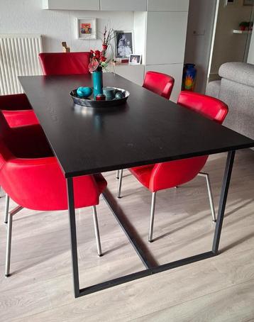 zwarte houten eettafel met metalen onderstel  200-90-75