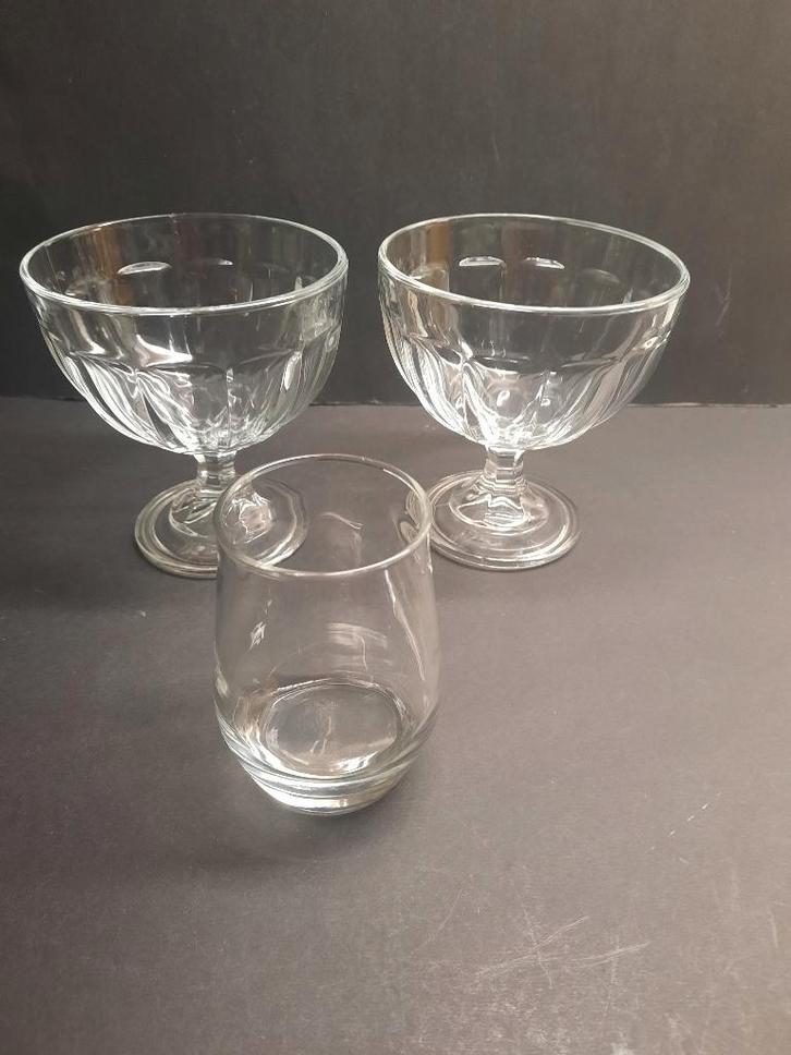 2 mooie ijscoupes van glas Gemerkt: Fidenza Italy, Antiek en Kunst, Antiek | Glas en Kristal, Ophalen of Verzenden