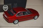 BMW 3 SERIES SEDAN E46 330 D.RED UT models dealer ed WRH, Hobby en Vrije tijd, Modelauto's | 1:18, Verzenden, Zo goed als nieuw