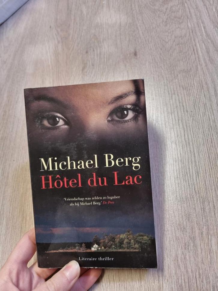 Hôtel du Lac - Michael Berg, Boeken, Thrillers, Gelezen, Nederland, Ophalen of Verzenden