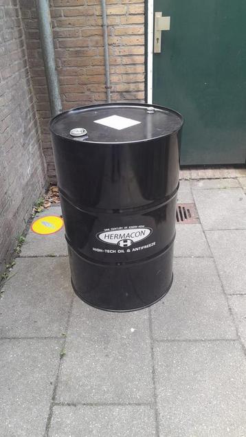 Olievaten 208 liter beschikbaar voor biedingen