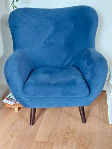 Blauwe fauteuil beschikbaar voor biedingen