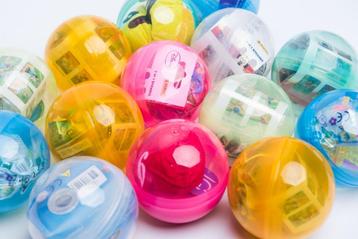 Speelgoed Capsules voor ballen automaten  beschikbaar voor biedingen
