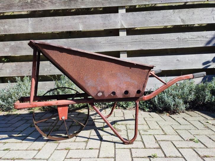 Unieke bloembak/plantenbak kruiwagen, Tuin en Terras, Bloembakken en Plantenbakken, Gebruikt, Metaal, Tuin, 60 cm of meer, 100 cm of meer