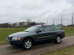 Volvo XC70 2.5 T AWD Geartronic Volvo Dealer onderhouden, Auto's, Automaat, 1800 kg, Zwart, XC70