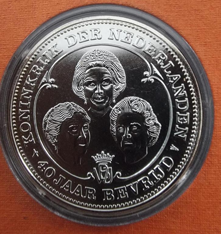 Nederland 40 jr Bevrijd 1945-1985, Postzegels en Munten, Munten | Nederland, Losse munt, Overige waardes, Koningin Beatrix, Verzenden