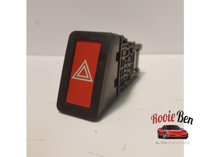 Paniekverlichtings Schakelaar van een Nissan Almera, Auto-onderdelen, Dashboard en Schakelaars, Nissan, Gebruikt, 3 maanden garantie