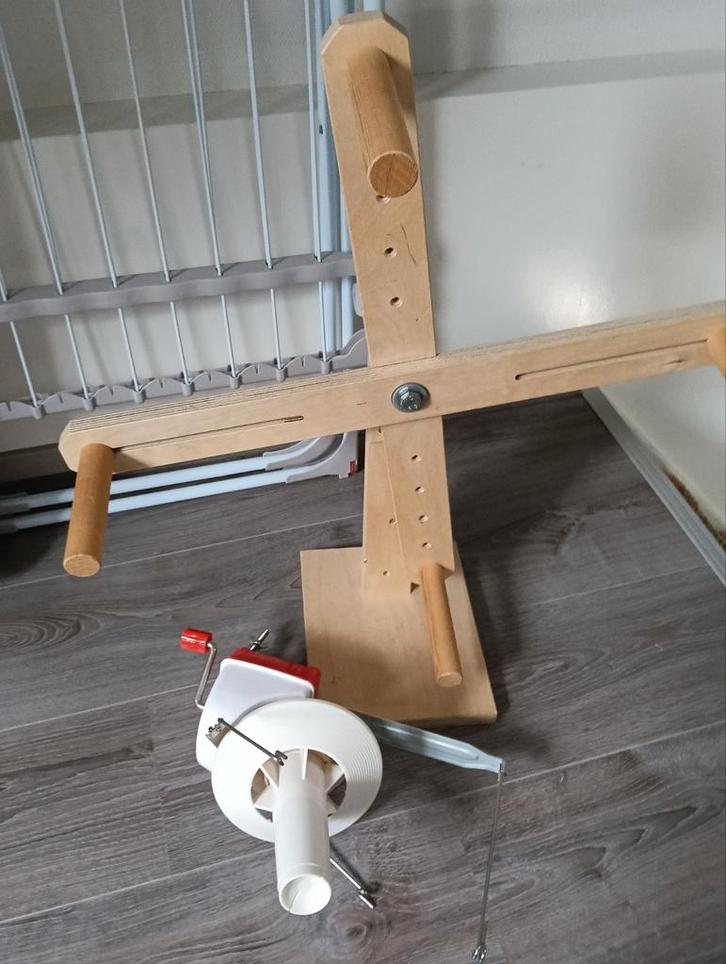 Wolmolen met een zelfgemaakte streng houder., Hobby en Vrije tijd, Breien en Haken, Zo goed als nieuw, Breien of Haken, Wol of Garen