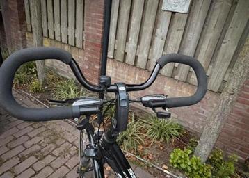 Sportieve fiets beschikbaar voor biedingen