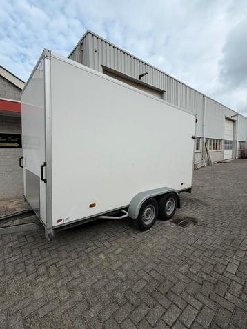 Grote Gesloten Aanhanger - Ideaal Licht & Geluid beschikbaar voor biedingen