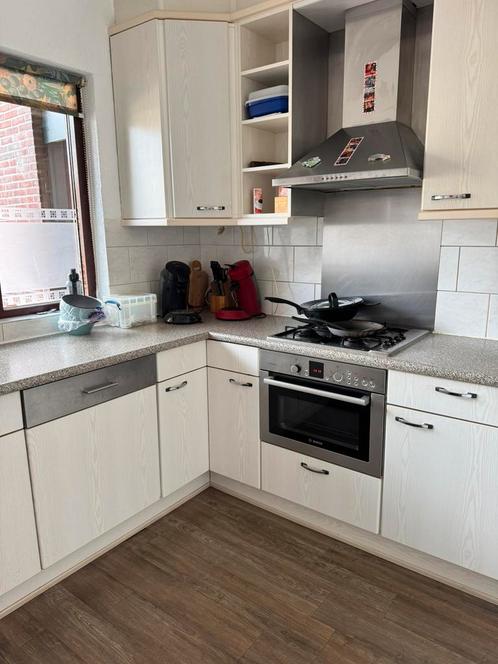 Complete keuken (nieuwe vaatwasser + combi oven), Huis en Inrichting, Keuken | Complete keukens, Zo goed als nieuw, U-keuken, Wit