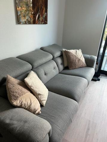 Elektrische Grijze Bank beschikbaar voor biedingen