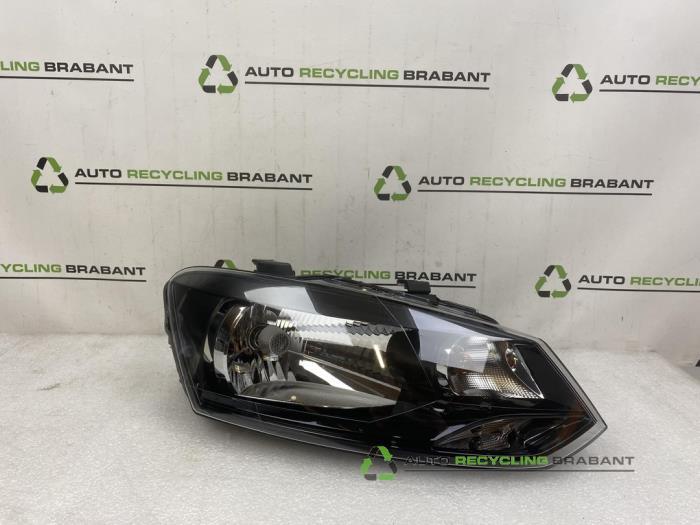 Koplamp rechts van een Volkswagen Polo, Gebruikt, -, -, Ophalen of Verzenden