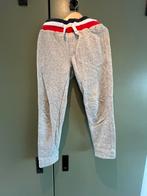 Joggingbroek Tommy Hilfiger grijs maat 128, Broek, Gebruikt, Jongen of Meisje, Ophalen of Verzenden