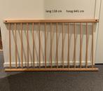 hekje, houten hekje, lang 118  hoog 64½ cm, ledikantje hek, Ophalen, Gebruikt