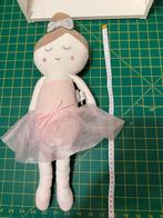 Baby knuffel pop ballerina rammelaar roze wit, Ophalen of Verzenden, Zo goed als nieuw, Babypop