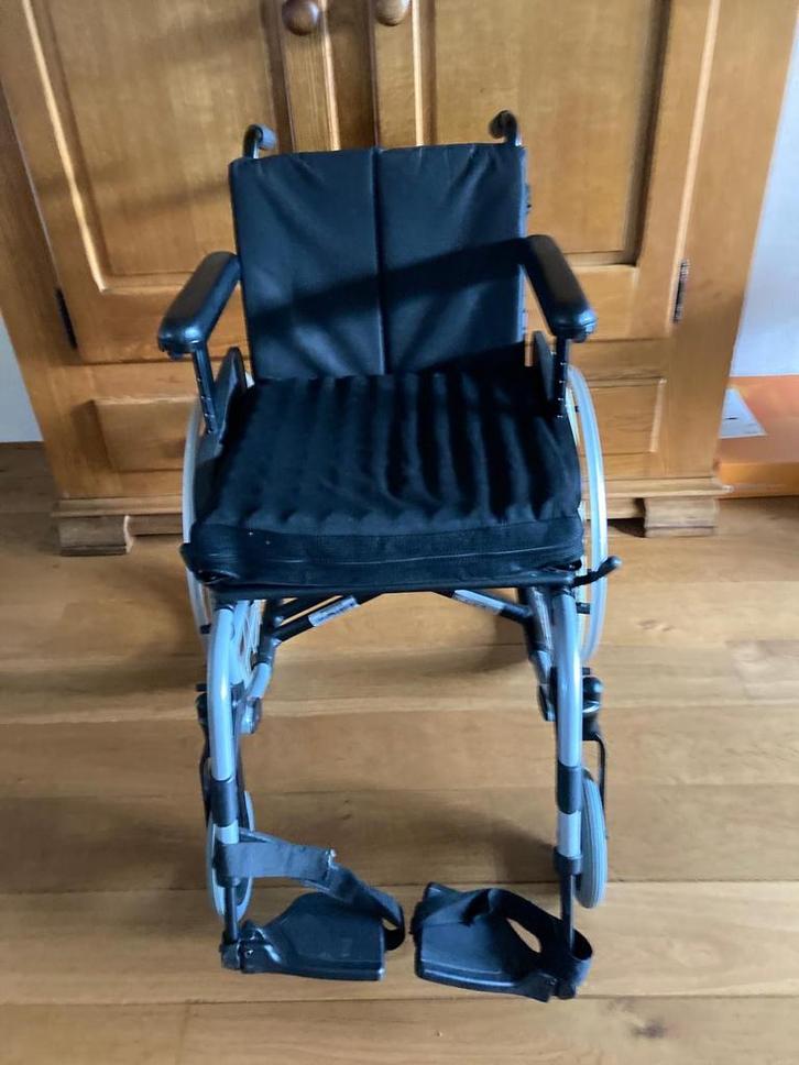 ️🦽♿️Breezy Rubix 2 rolstoel Inclusief  klinisch zitkussen, Diversen, Rolstoelen, Zo goed als nieuw, Duwrolstoel, Inklapbaar, Ophalen