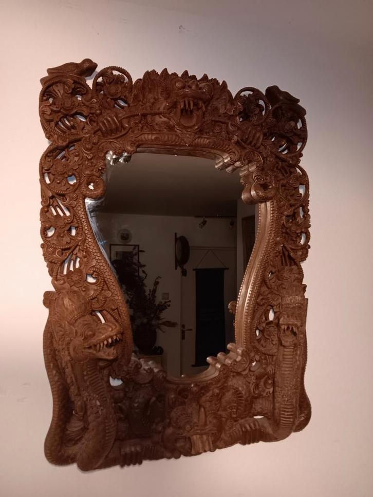 Houten spiegel met snijwerk uit Indonesië, Antiek en Kunst, Kunst | Beelden en Houtsnijwerken, Ophalen