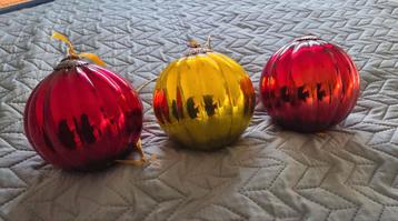 Drie mooie grote glazen kerstballen/heksenballen vintage beschikbaar voor biedingen
