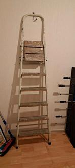 Oude trap met houten treden, Doe-het-zelf en Verbouw, Ladders en Trappen, Ophalen