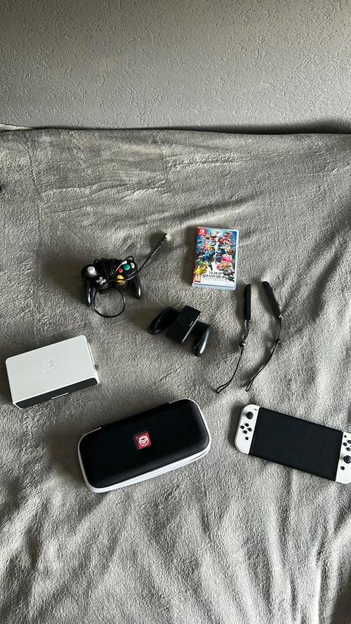 Nintendo switch OLED + super smash bros + case + controler, Spelcomputers en Games, Games | Nintendo Switch, Zo goed als nieuw