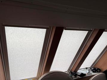 Velux MK 10 rolgordijnen beschikbaar voor biedingen