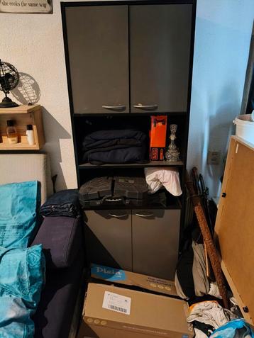 buffetkast smal opgeknapt aan buiten kant.