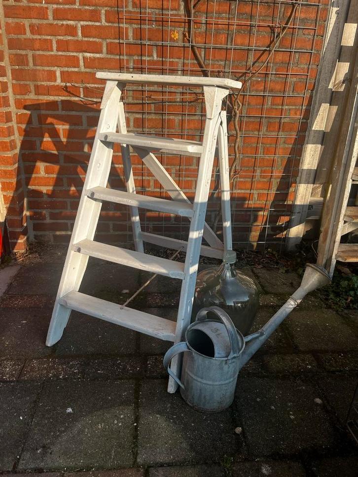 Houten Huishoudtrap - Handig en Stevig, Doe-het-zelf en Verbouw, Ladders en Trappen, Gebruikt, Trap, Minder dan 2 meter, Opvouwbaar of Inschuifbaar